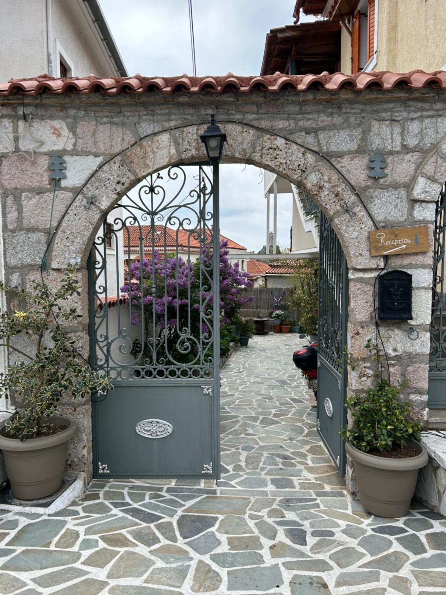 Guesthouse Doma Est 1991 Arachova Exterior foto